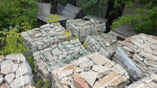 Плитняк гранитный галтованный купить в Красновишерске