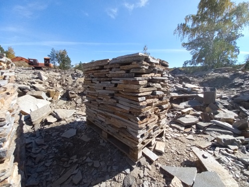 Плитняк златолит серебристый для мощения на бетон купить в Красновишерске