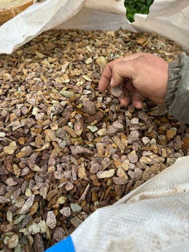 Златолит персиковый декоративная каменная крошка купить в Красновишерске