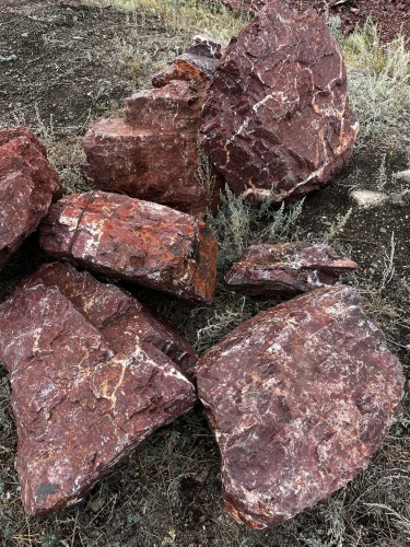 Ландшафтные глыбы красно-фиолетовые 200-1000 килограмм купить в Красновишерске