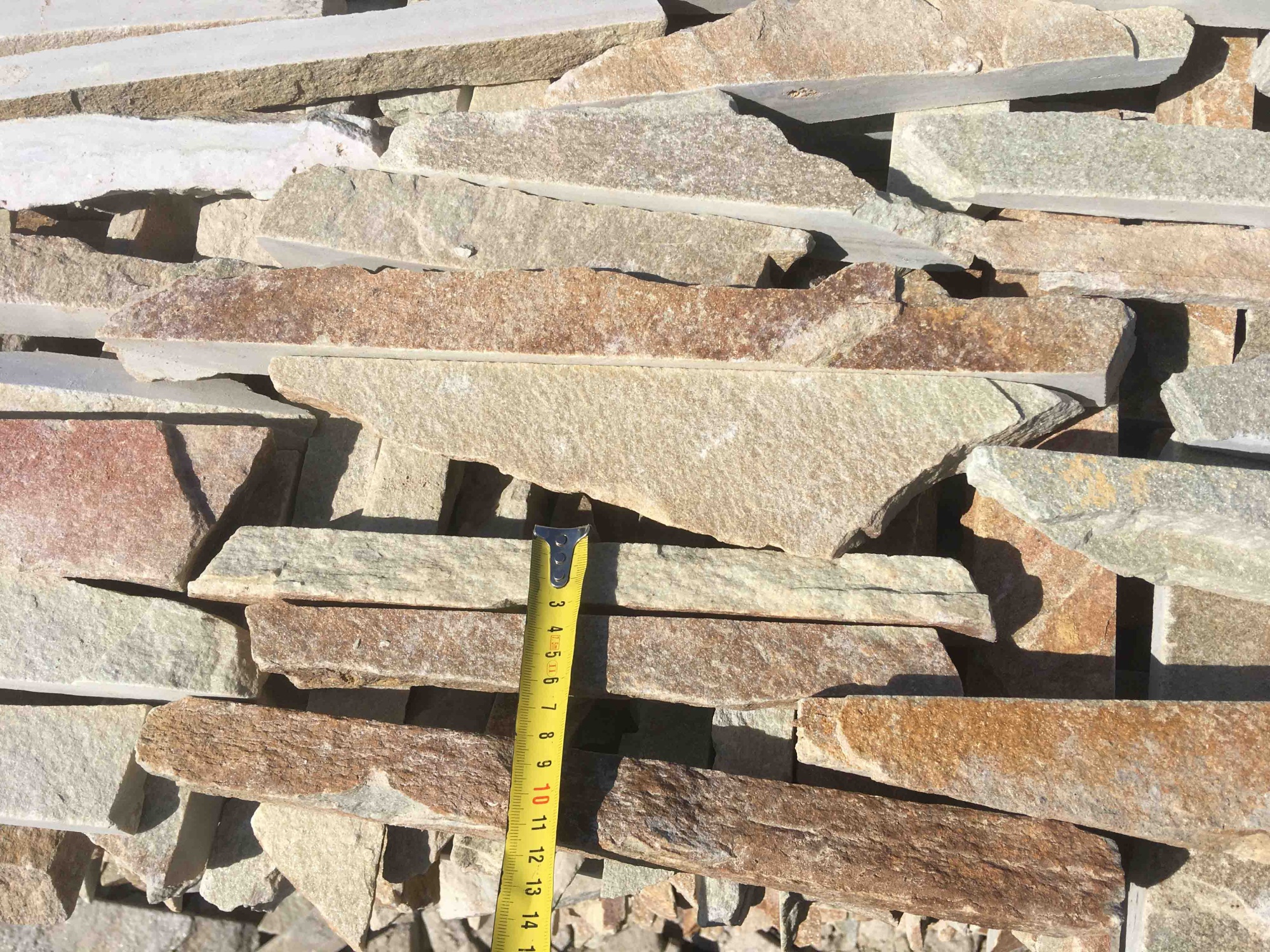 Горбушка златолит золотистый для облицовки купить в Красновишерске