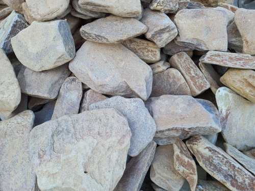 Златолит жёлтый, жёлто-зелёный глыбки и валуны для ланшафтного дизайна купить в Красновишерске