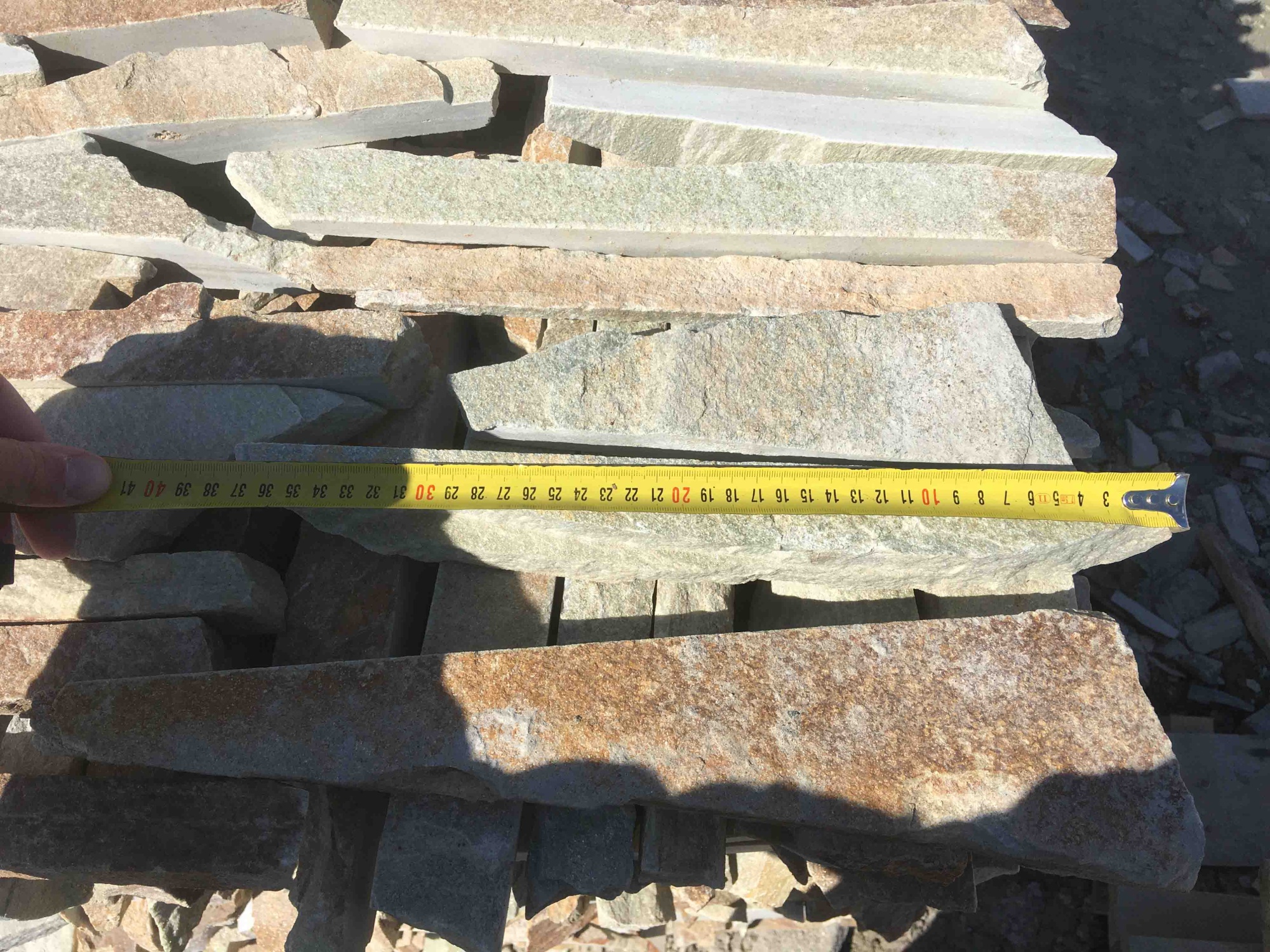 Горбушка златолит золотистый для облицовки купить в Красновишерске