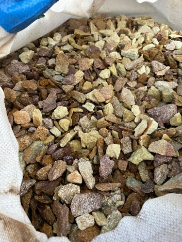 Златолит персиковый декоративная каменная крошка купить в Красновишерске