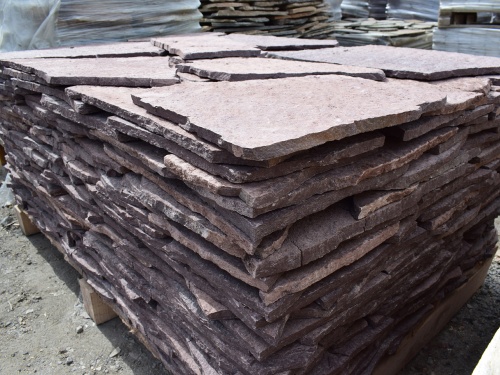 Плитняк лемезит бордовый для облицовки цоколя 20-25 мм  купить в Красновишерске