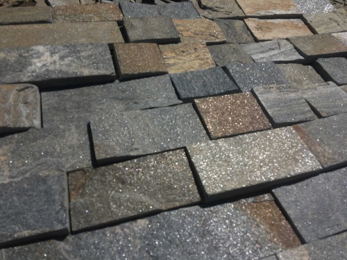 Плитка пилёная златолит Уральский для цоколя, отмостки купить в Красновишерске