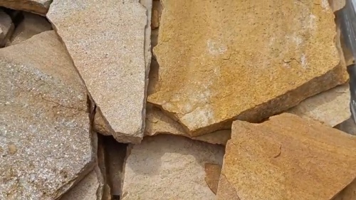 Плитняк златолит жёлтый для цоколя купить в Красновишерске