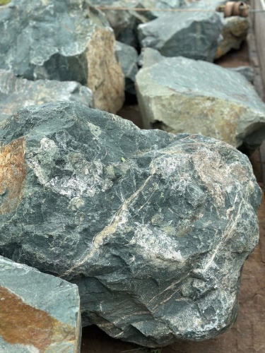 Камни для ландшафтного дизайна зелёные 10-60 килограмм купить в Красновишерске