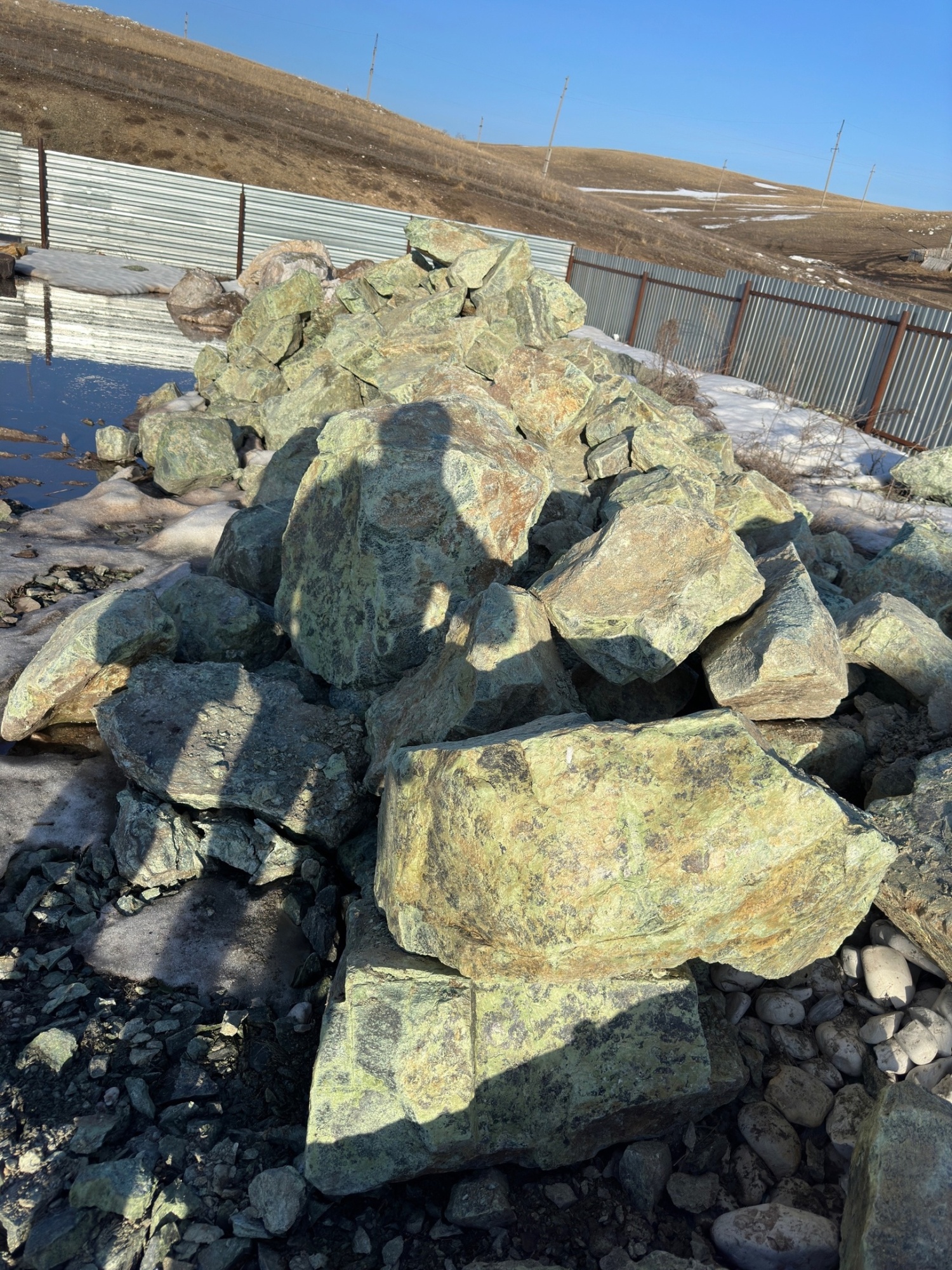 Камни для ландшафтного дизайна зелёные 10-60 килограмм купить в Красновишерске