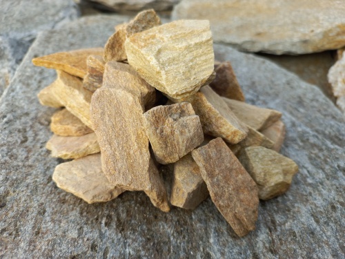 Златолит жёлтый декоративная каменная крошка купить в Красновишерске