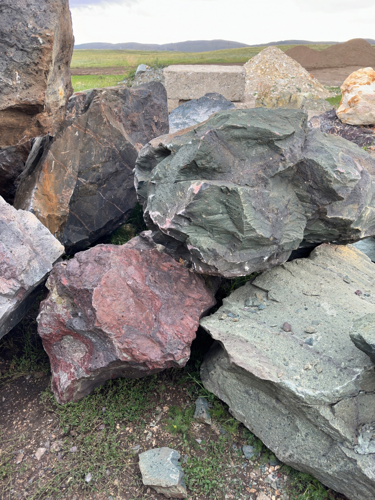 Камни для ландшафтного дизайна зелёные 10-60 килограмм купить в Красновишерске