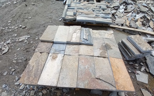 Плитка пилёная златолит Уральский для цоколя, отмостки купить в Красновишерске