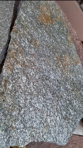 Плитняк златолит серебристый для цоколя, отмостки купить в Красновишерске