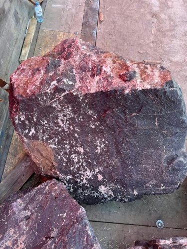 Камни для ландшафтного дизайна красно-фиолетовые 10-60 килограмм купить в Красновишерске