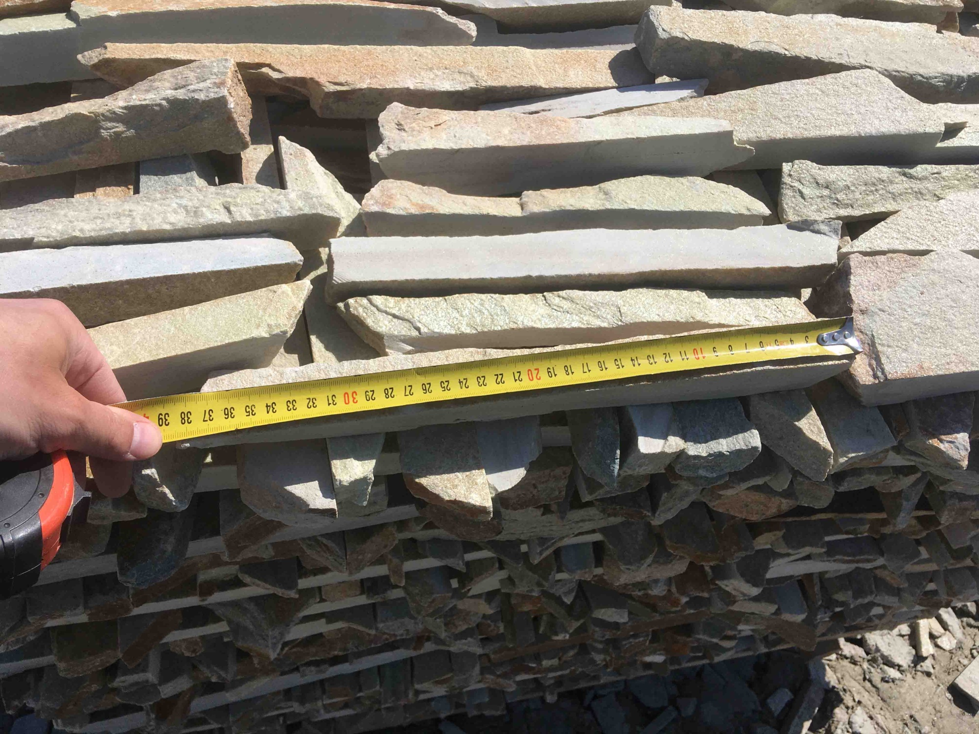 Горбушка златолит золотистый для облицовки купить в Красновишерске