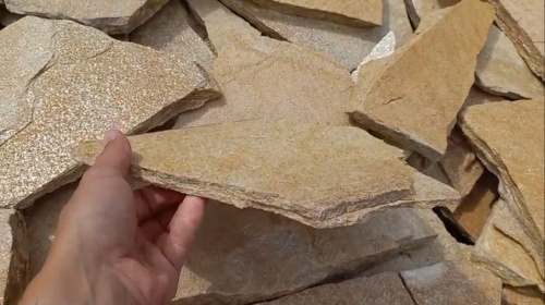 Плитняк златолит жёлтый для цоколя купить в Красновишерске