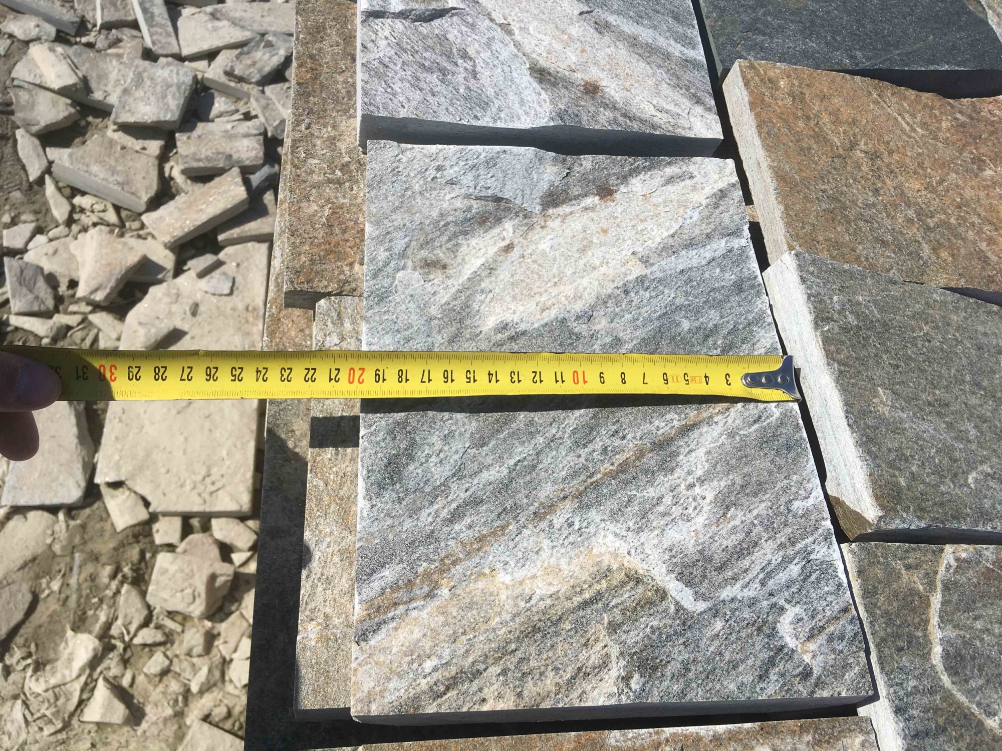 Плитка пилёная златолит Уральский для цоколя, отмостки купить в Красновишерске