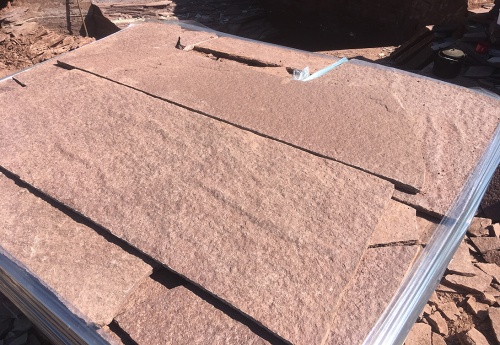 Плитняк лемезит бордовый для цоколя 1,5-2 см купить в Красновишерске