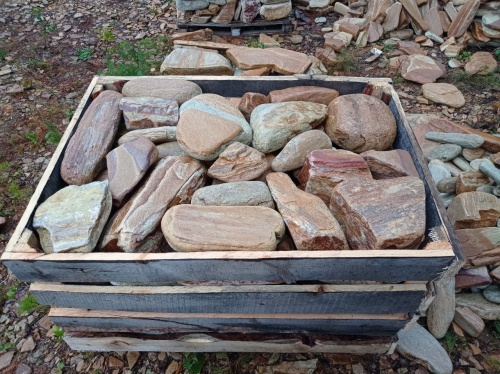 Златолит жёлтый, жёлто-зелёный глыбки и валуны для ланшафтного дизайна купить в Красновишерске