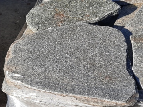 Златолит серебристый галтованный для лестниц купить в Красновишерске